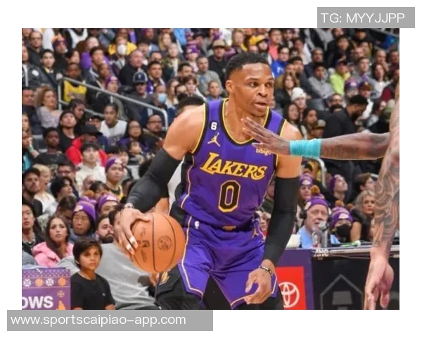 里夫斯谈轮换不足的挑战强调全队拼尽全力应对困难局面